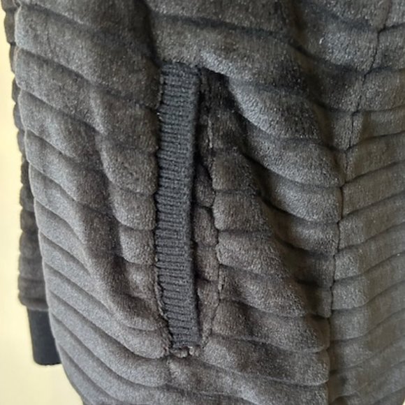 Cable & Gauge Faux Fur Black Ribbed Vest - Picture 5 of 7